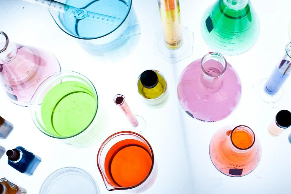 Nasco 40 Piece Labware And Glassware Assortment Science Decor