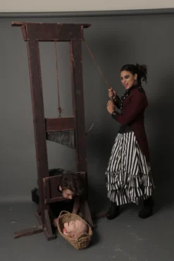 Unique 8 Ft Tall Guillotine Rental Halloween Props